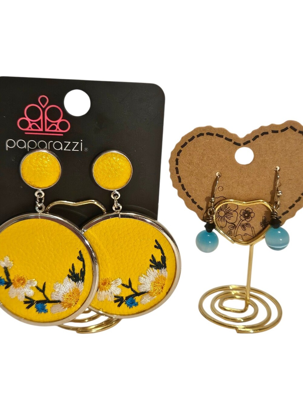 12 Pairs Of Gold & Silver Tone Fashion Earrings In Multiple Styles & Colors - Picture 4 of 7